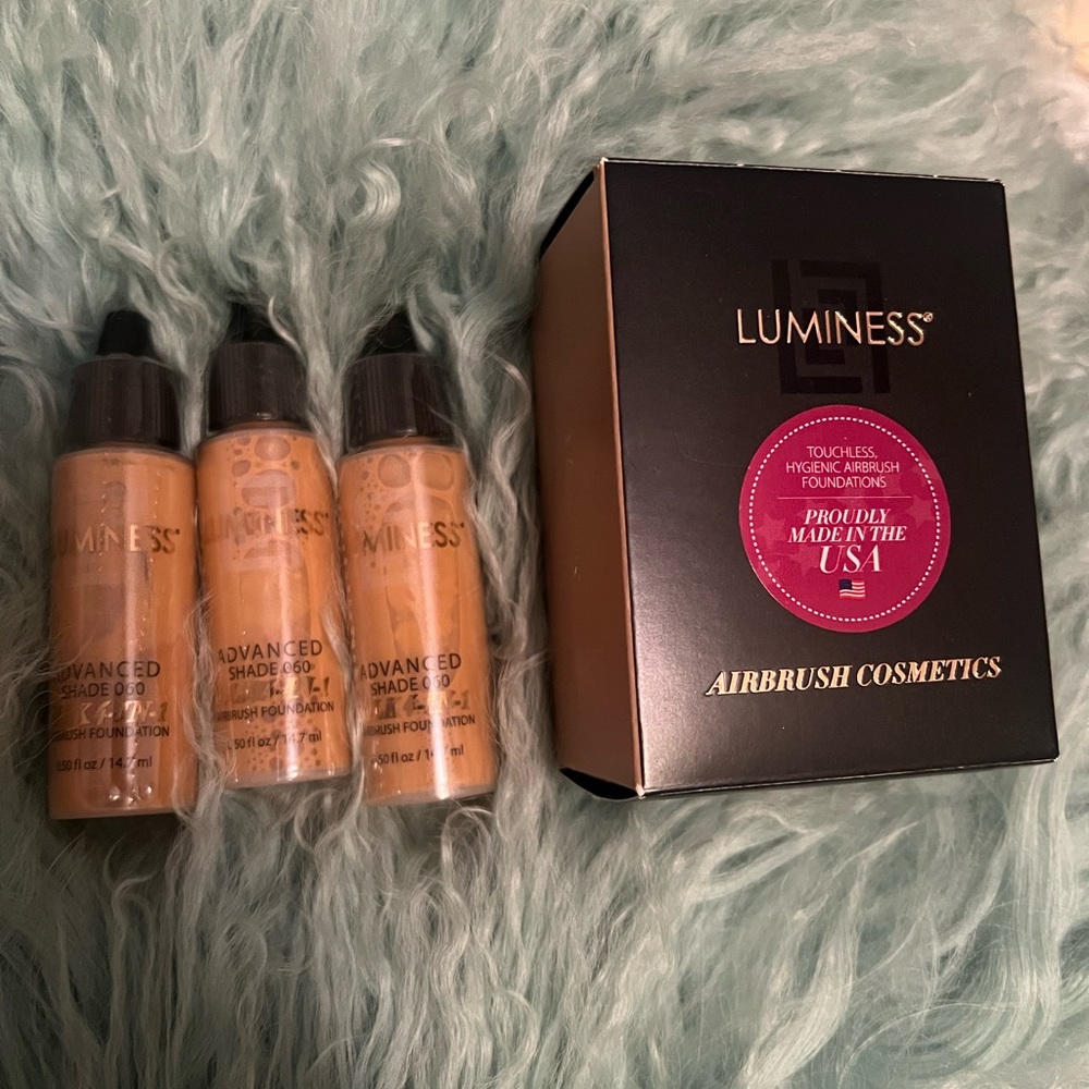 Brandnew Luminess Airbrush Foundation.